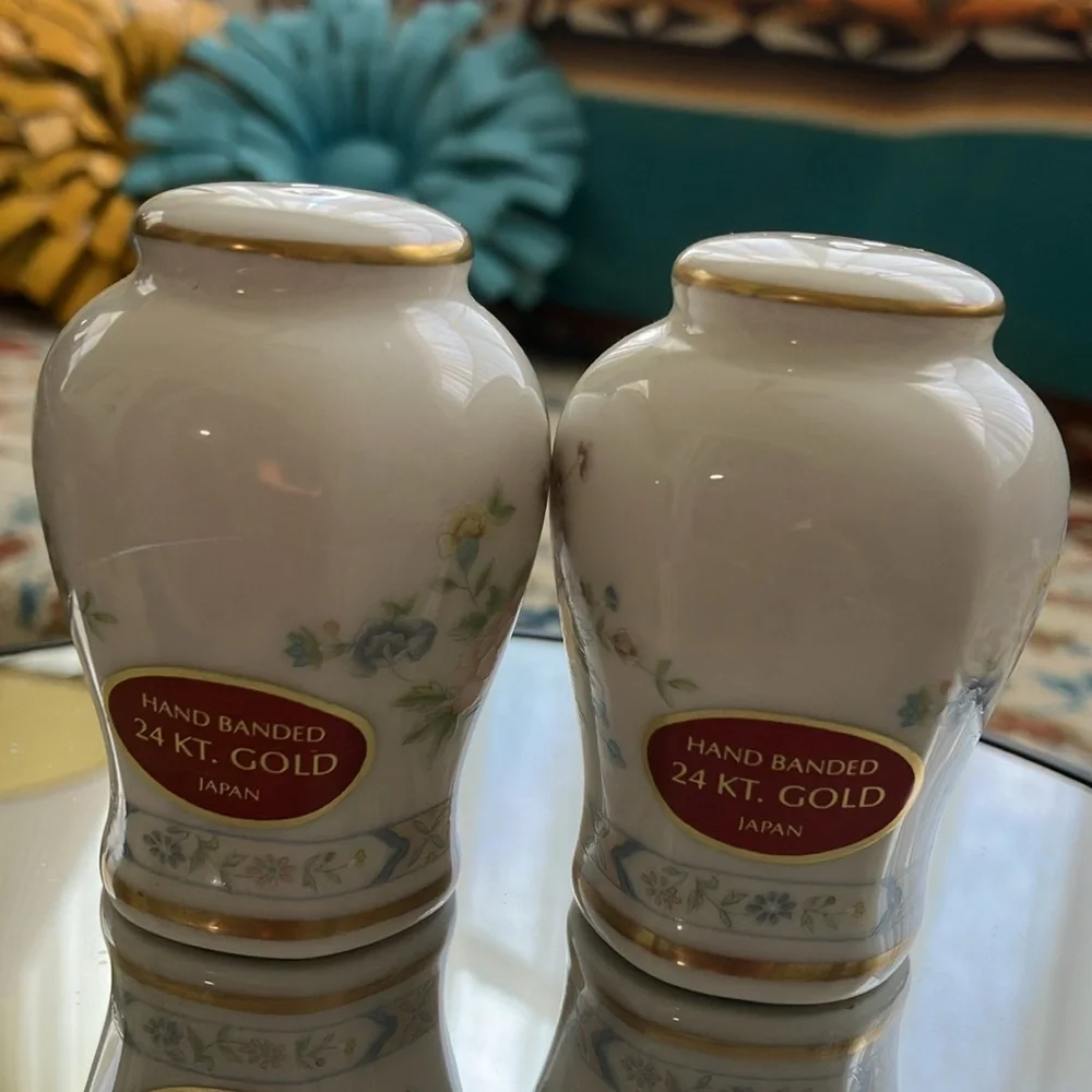 GORHAM SALT & PEPPER 24KT GOLD HAND BANDED & PAINTED JAPAN PORCELAIN TINY HOLES